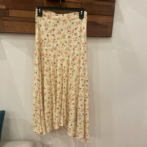 Butter yellow floral midi skirt. Y2K size 4